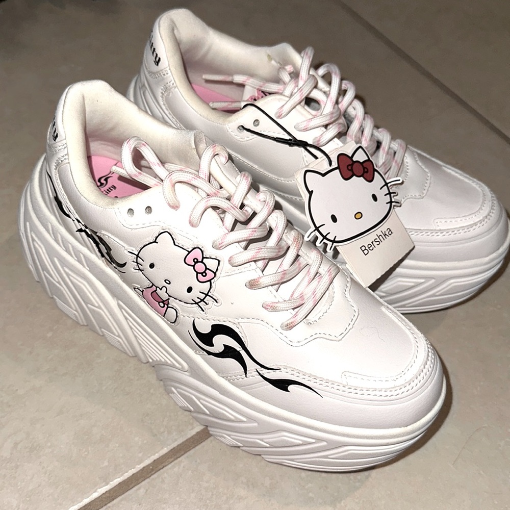 Bershka - Hello Kitty Wedge Sneaker